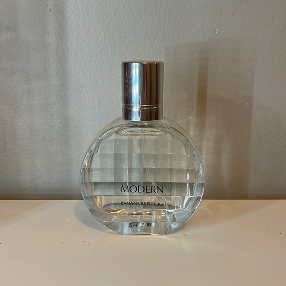 Banana Republic Modern Perfume - Picture 2 of 4